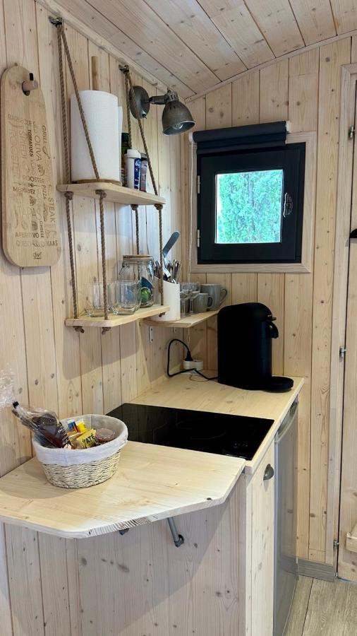 Superbe Roulotte De Charme Hotell Bagnols-en-Forêt Exteriör bild